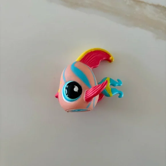 Littlest Pet Shop (LPS) Pink and Yellow Angelfish #643 - Picture 2 of 4